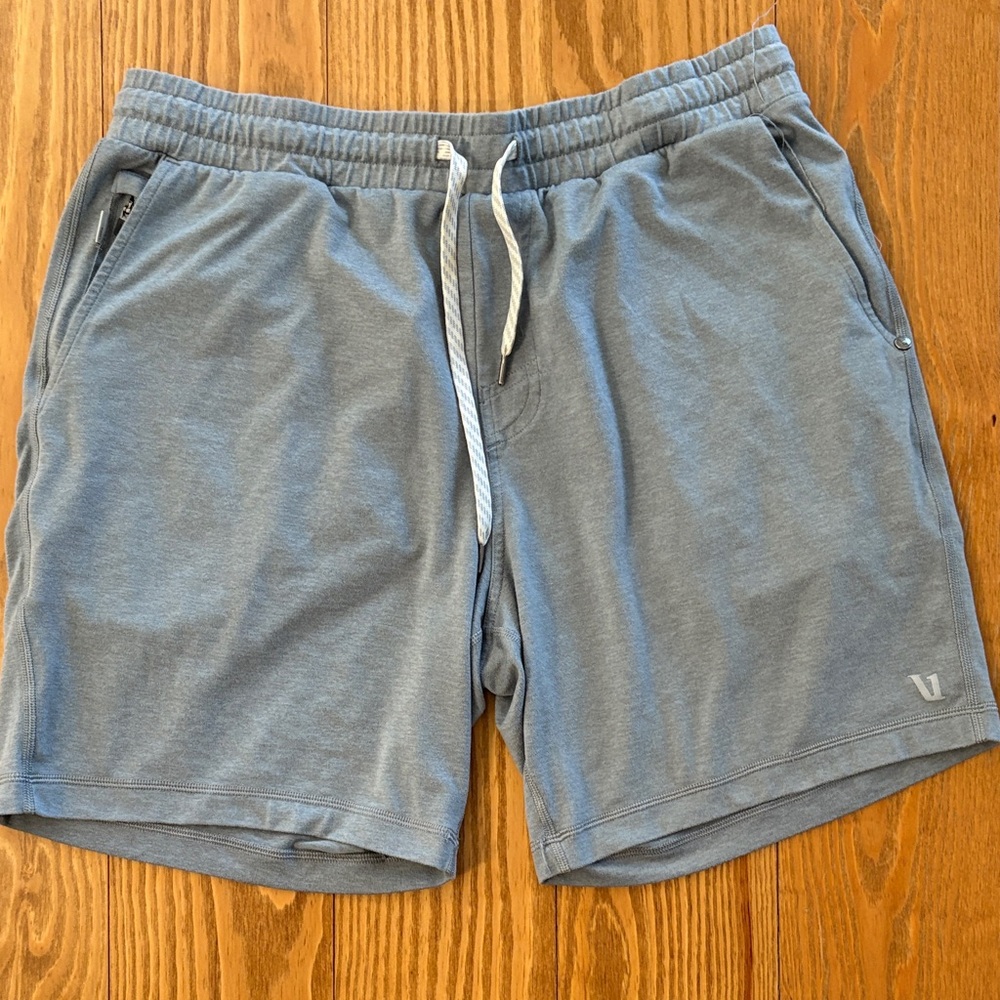 Viouri shorts size large